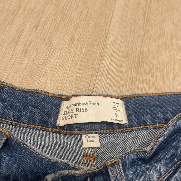 NWOT Abercrombie Distressed Blue Denim Shorts - Picture 4 of 6